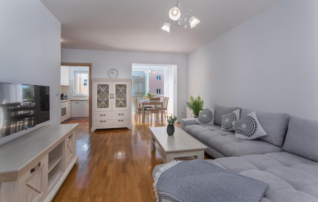 Apartment Melarnian Near The Beach In אומאג מראה חיצוני תמונה